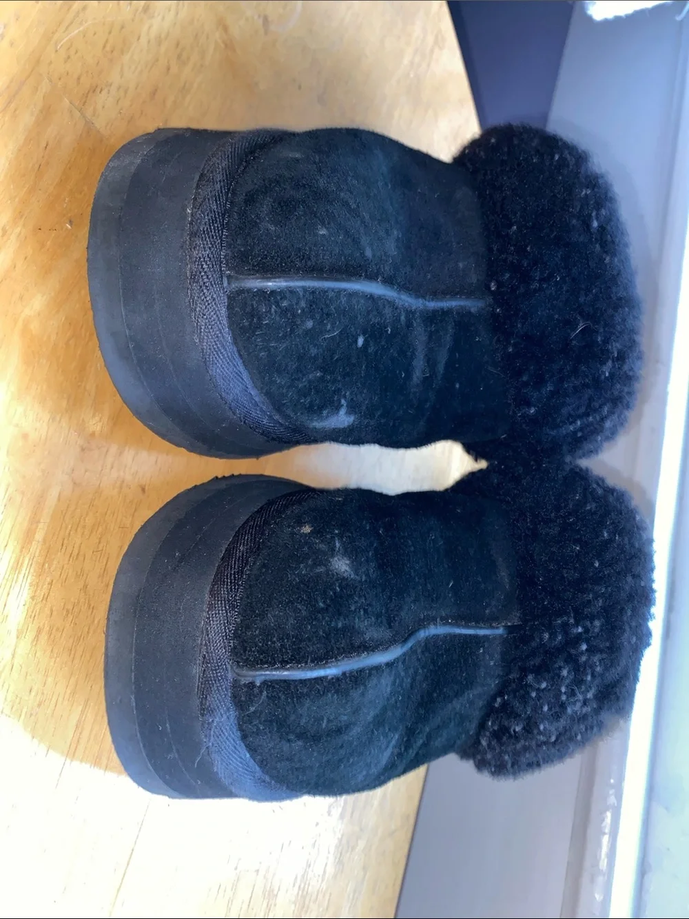! UGG warm slippers size 8 used well